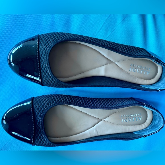 ALFANI StepFlex Navy Blue! Never worn!!! Great Price! - Picture 2 of 5